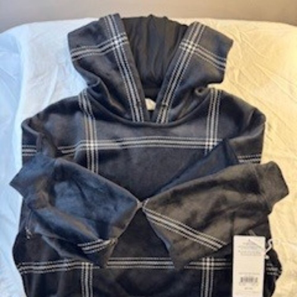 TAVI - Campfire Hoodie - NWT black w/white accents